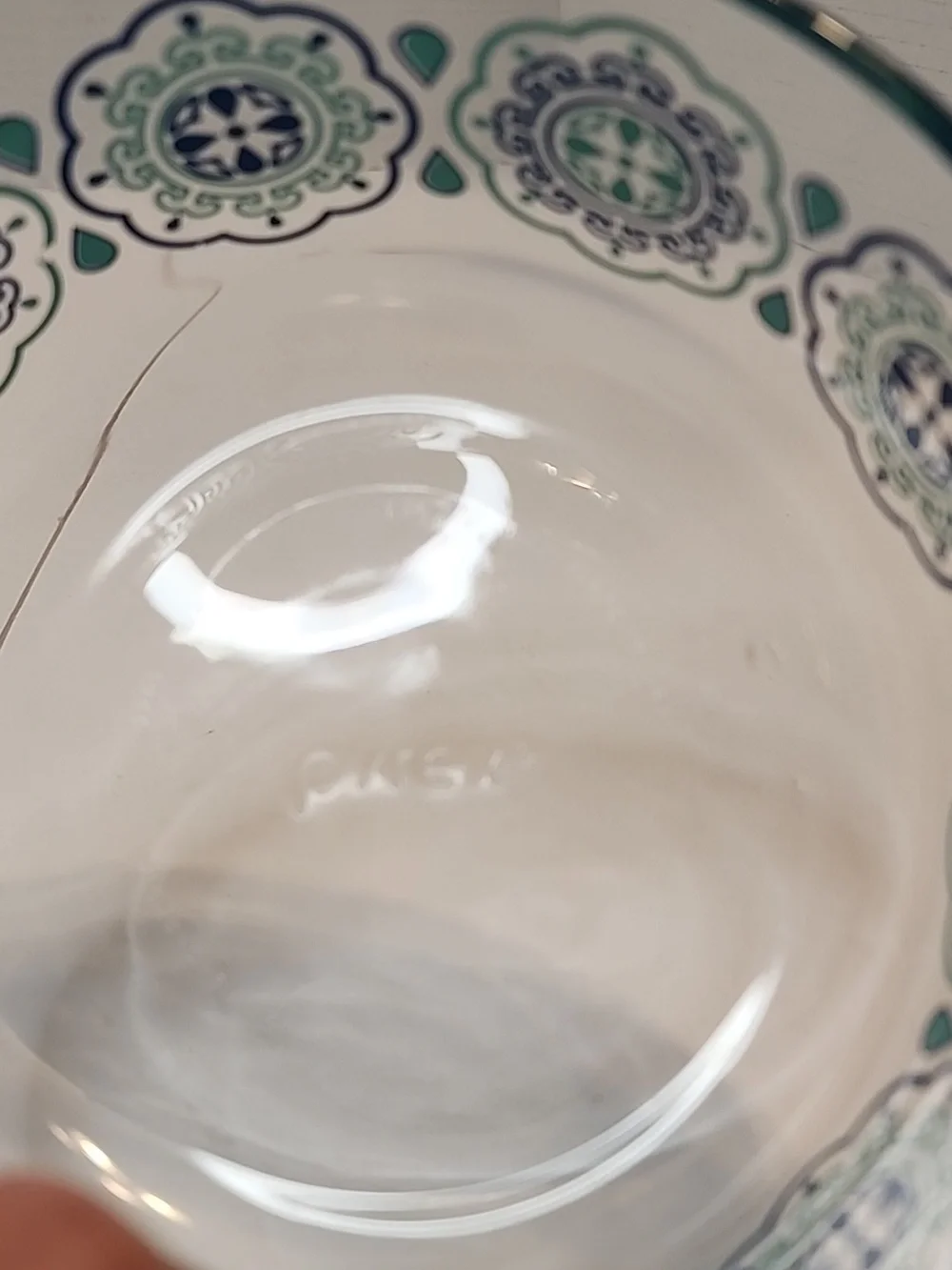 2 PYREX Bowls, 6